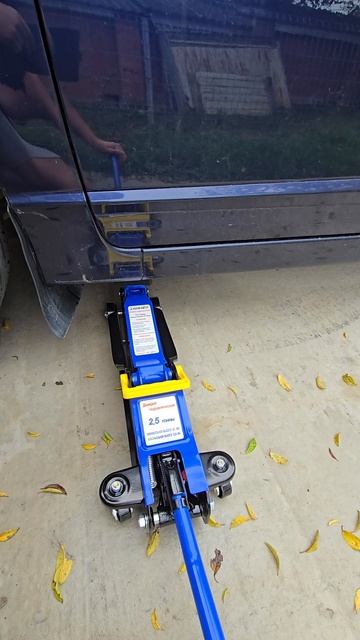 Домкрат автомобильный подкатной, гидравлический, 2.5т., 1625, МАЯКАВТО