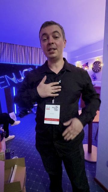 Скоро, на всех каналах выйдут самые честные и непредвзятые репортажи с выставки