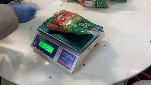 Фасовка мытой моркови 1кг.