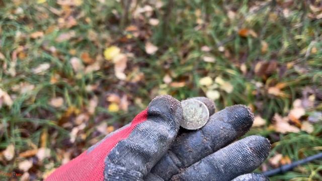 Коп на старых лесных дорогах. Накрыл дождь, а он к серебру.