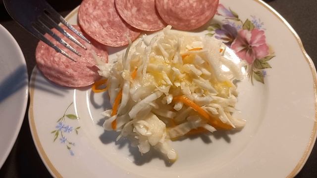 Картофель с грибами и капуста с колбасой и курица