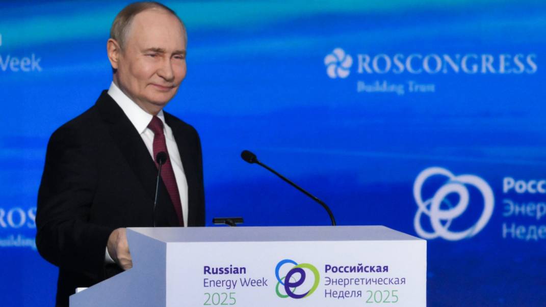 Путин начал выступление на форуме «Российская энергетическая неделя»