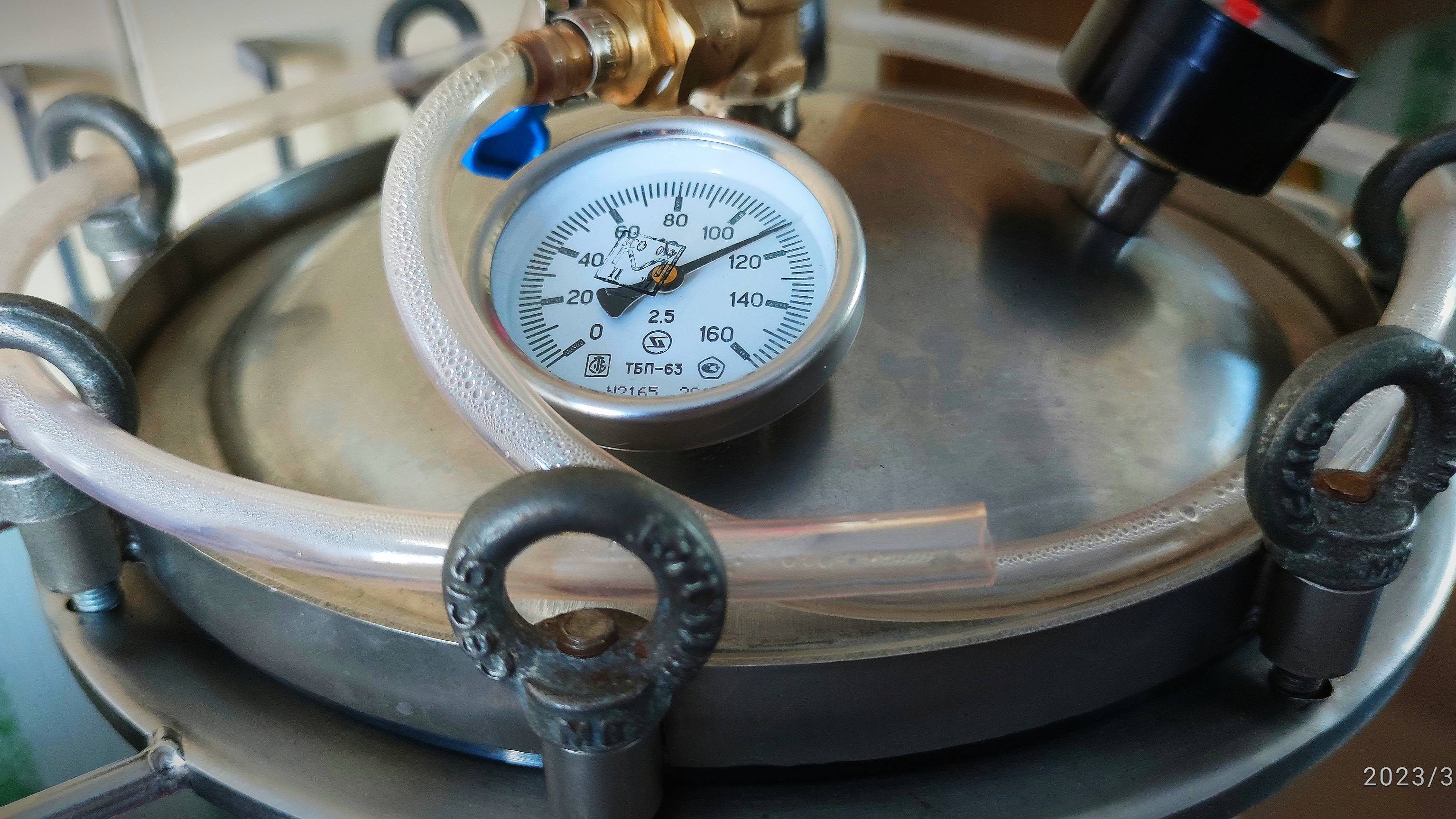 Консервы из мяса свиных голов.