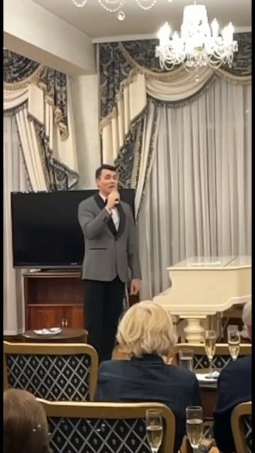 Концертная программа Дениса Володина «Песни на все времена»