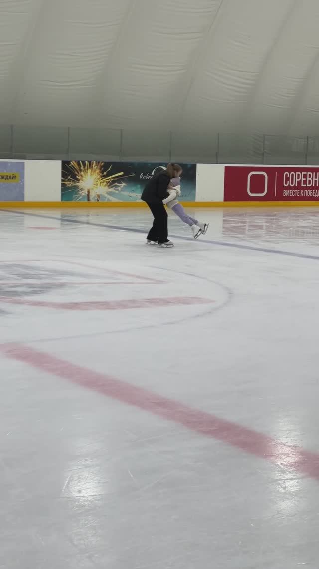 Первые шаги на льду #ева #2года10месяцев #6февраля2025