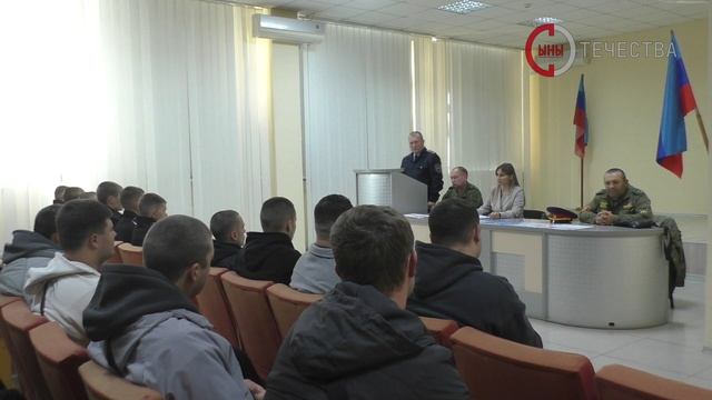 В рамках молодежно-патриотической акции «День призывника» представители военкомата ЛНР пообщались с