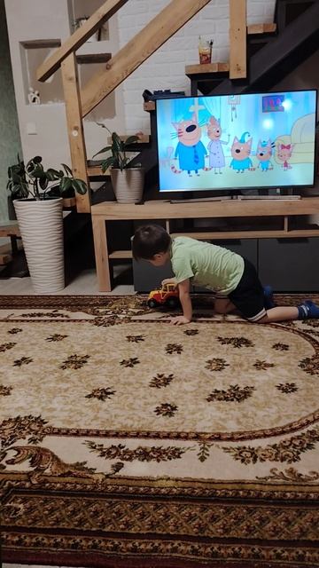 Даня катает тачки