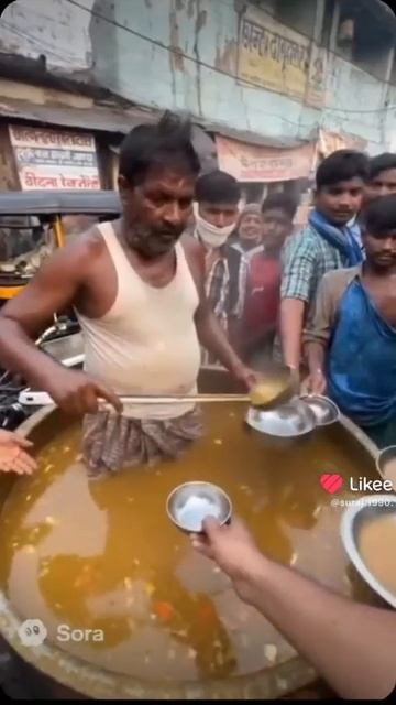 Вкусный суп из под дядьки🤣#юмор #смешно #смех #смешное #смешноевидео #смешные #смешныевидео