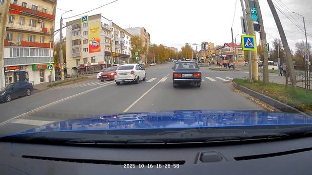 Автомобильные видеорегистраторы Hikvision