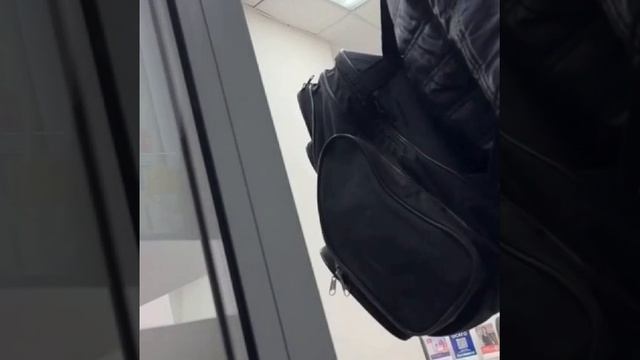 Вежливый грабитель из Новокузнецка ворвался в банк, потребовал 100 тысяч — и отказался брать больше.