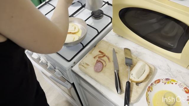 Готовим завтрак. Квасим капусту. Будни в деревне.