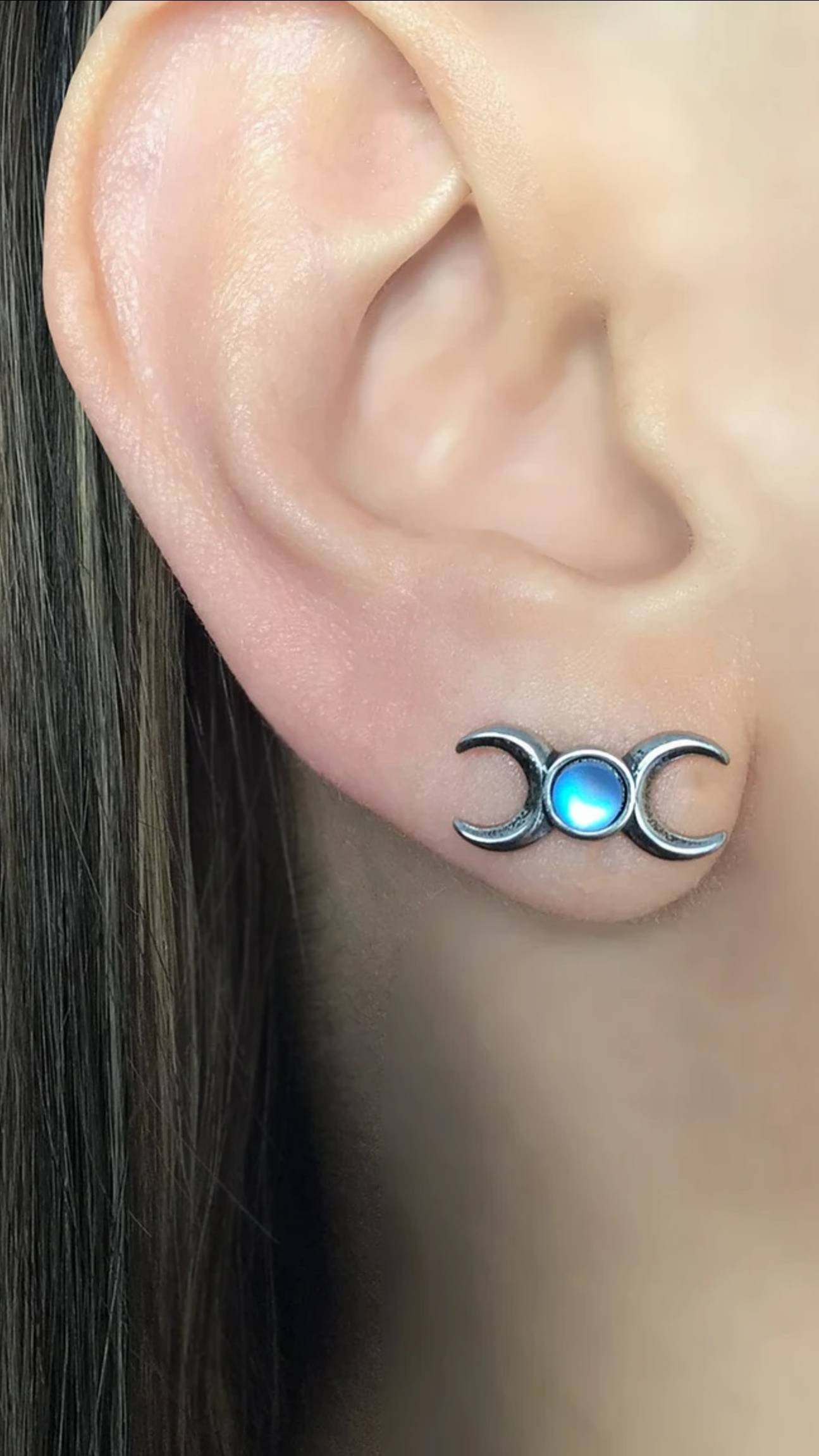 Бижутерные серьги-гвоздики "Зеркальная луна с перламутровым камнем" от StarfallShop