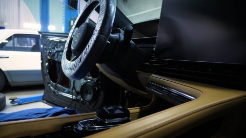 Фронт работ над Автомобилем Zeekr в Установочном центре СПАРТА МАРКЕТ