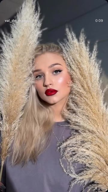 Бэки бывают интереснее самого видео исходного😅 #тренд #тренды #визажист #макияж #блондинка #губы