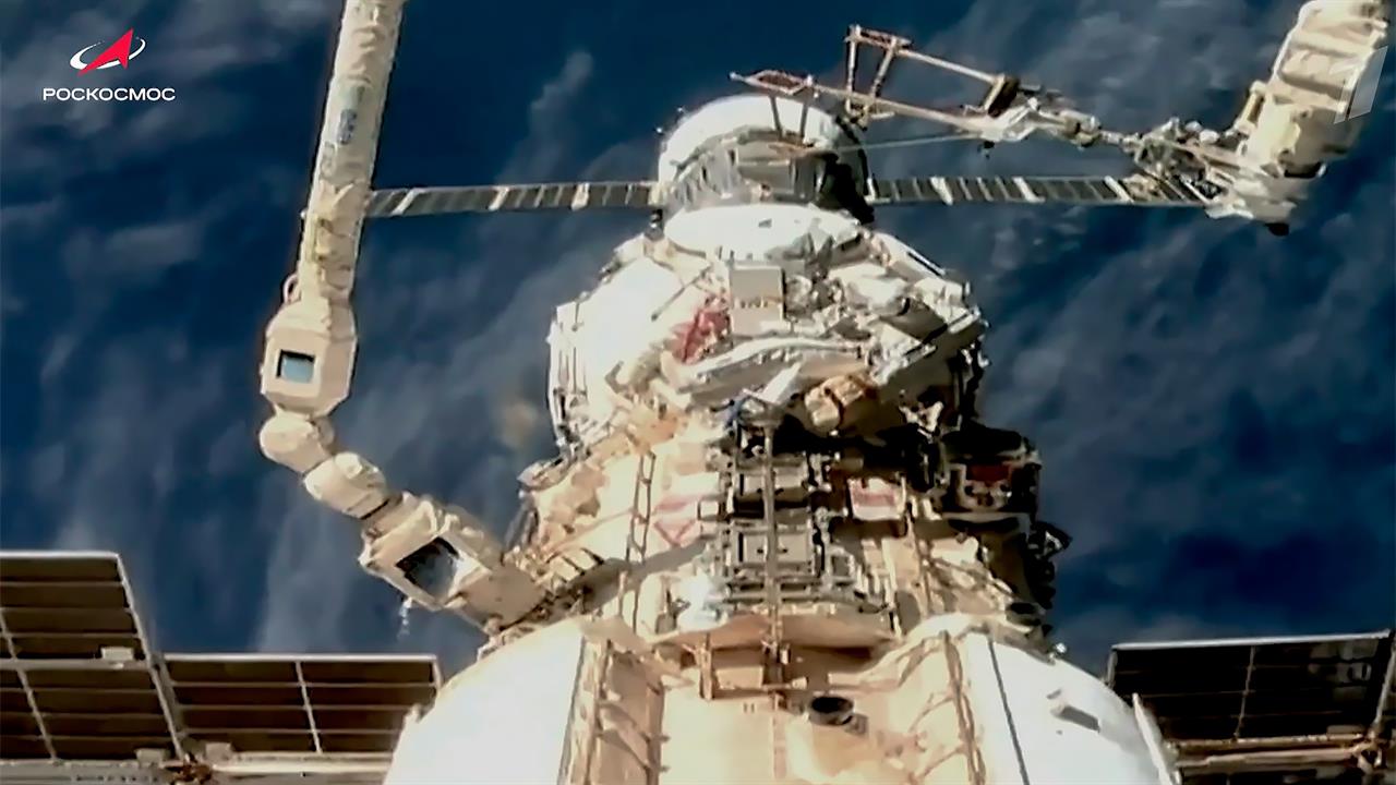 Первый в этом году выход за пределы МКС совершили Сергей Рыжиков и Алексей Зубрицкий