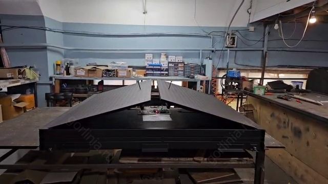 БомбоЛюк с рифленым листом 3мм на створках с электроприводом для квадратных проемов в бетонном полу