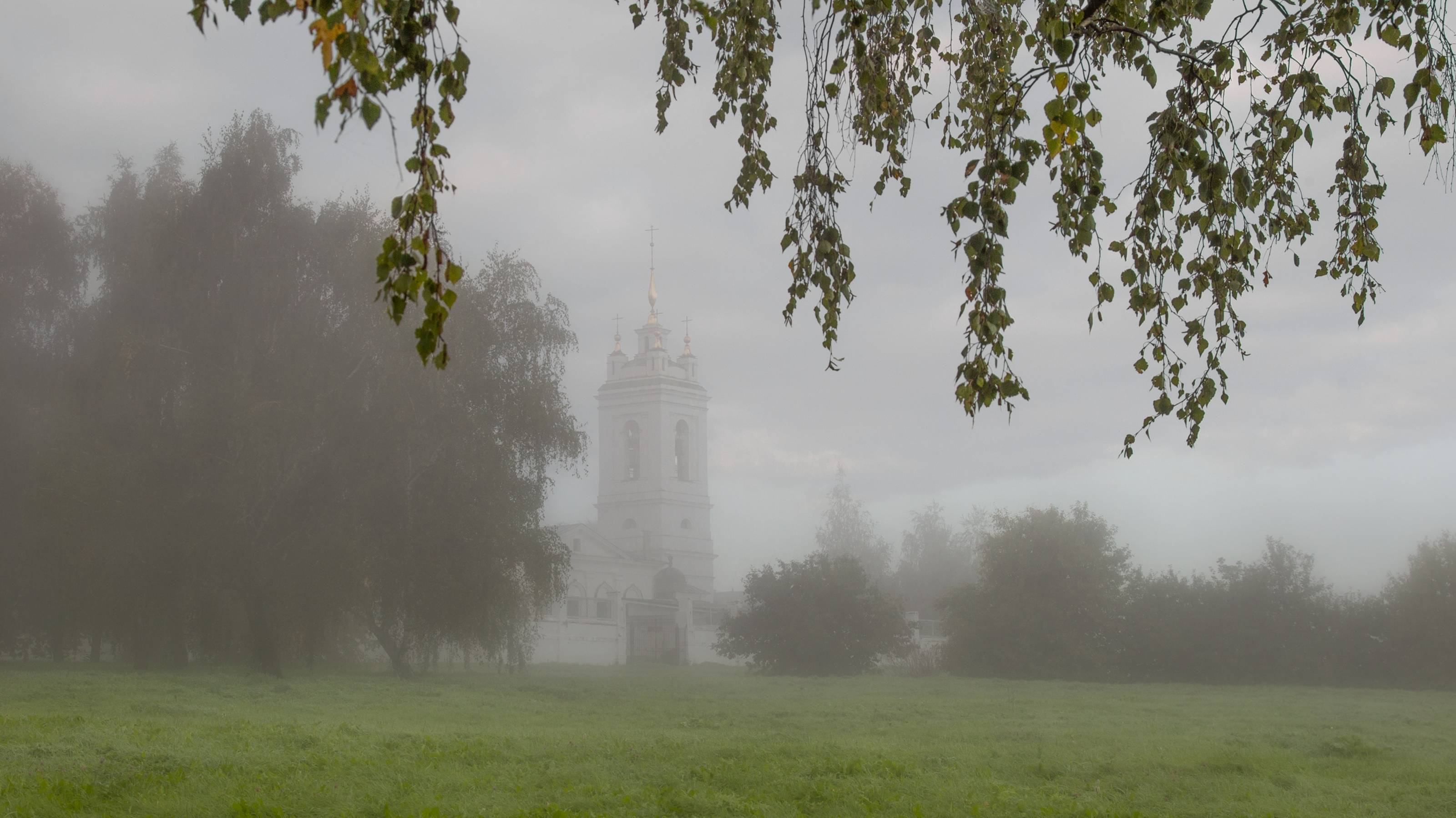 "НЕ ЖАЛЕЮ, НЕ ЗОВУ, НЕ ПЛАЧУ" (Фото Андрея АБАКУМОВА (Рязань) - Текст читает Александр ДУБРОВСКИЙ)