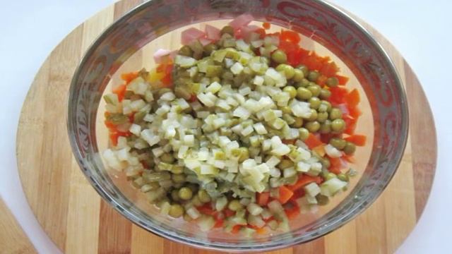 Салат Столичный с колбасой