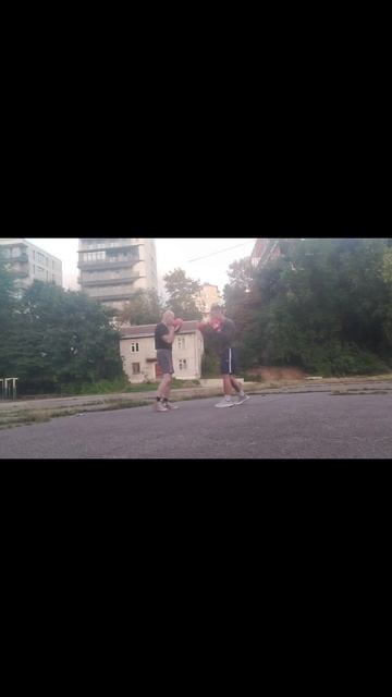 Б'ємо по два удара: робота на лапах