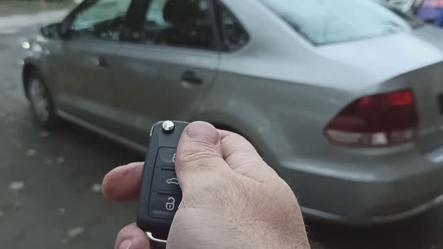 VW Polo как работает выкидной ключ.