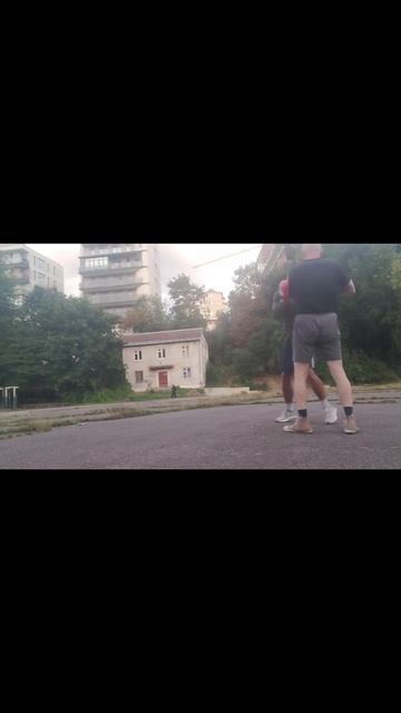 Удар в печінку с перевідом на голову: робота на лапах