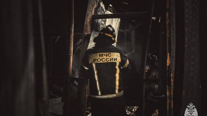 Два человека остаются под завалами после взрыва на заводе в Стерлитамаке