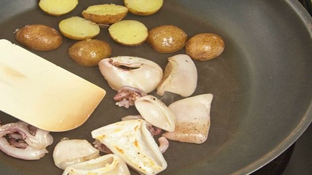 Салат из молодых осьминогов