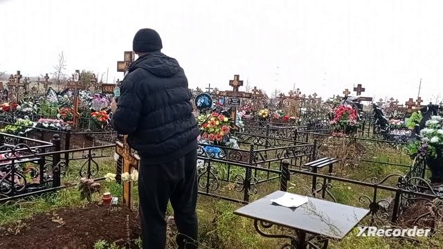 АНИСИМОВ ИГОРЬ ВЛАДИМИРОВИЧ💐 😇
Привезли ограду и установили, повесили на кресте фотографию😇