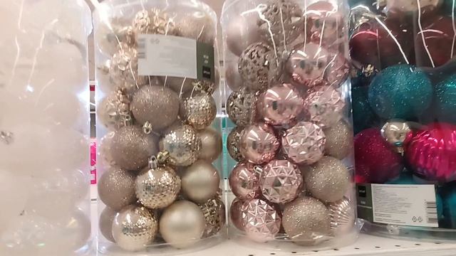 Новогоднее волшебство в Ашане начинается раньше срока. Товары к празднику появились на полках