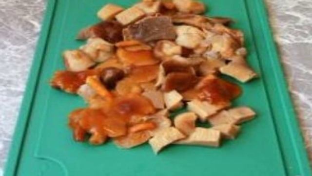 Салат из маринованных грибов