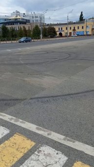 1000153793 крутанули на асфальте пятака.mp4