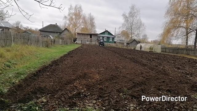 Снова пашем на МТЗ-82, что аж запарил