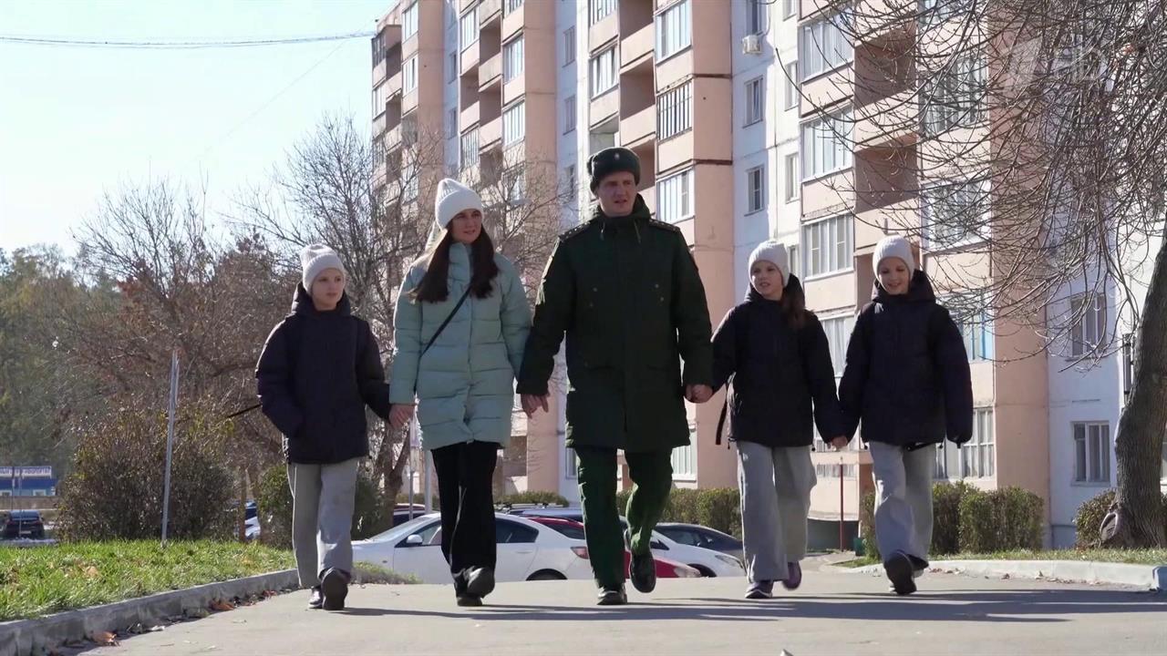 Президент поздравил российских мужчин с Днем отца