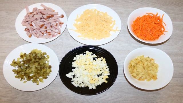 Салат с чипсами и корейской морковкой