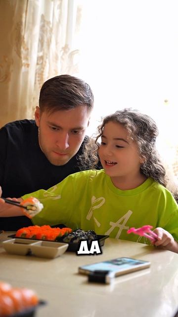 Лезет в мою тарелку…#shorts