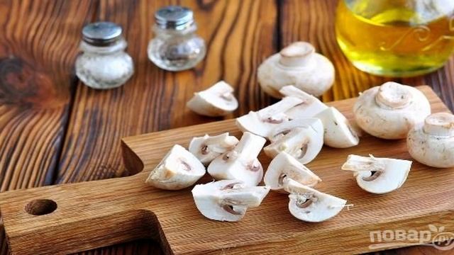 Салат из куриных сердечек с грибами и сыром