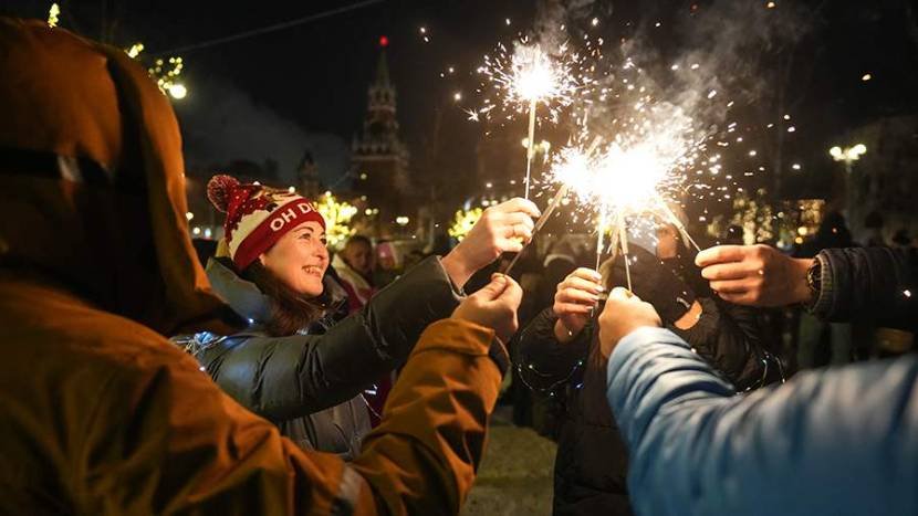Большинство россиян встретят Новый год в столице