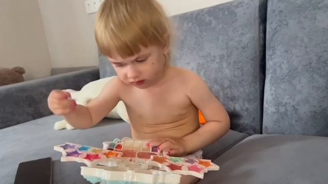 Где Мира красится-это же шедевр!!)))