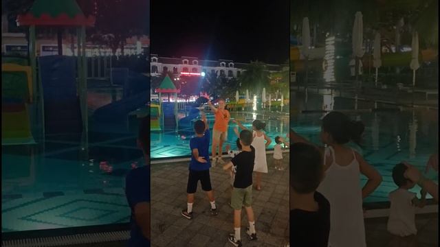 Аниматоры на пляжах Фукуока 😂