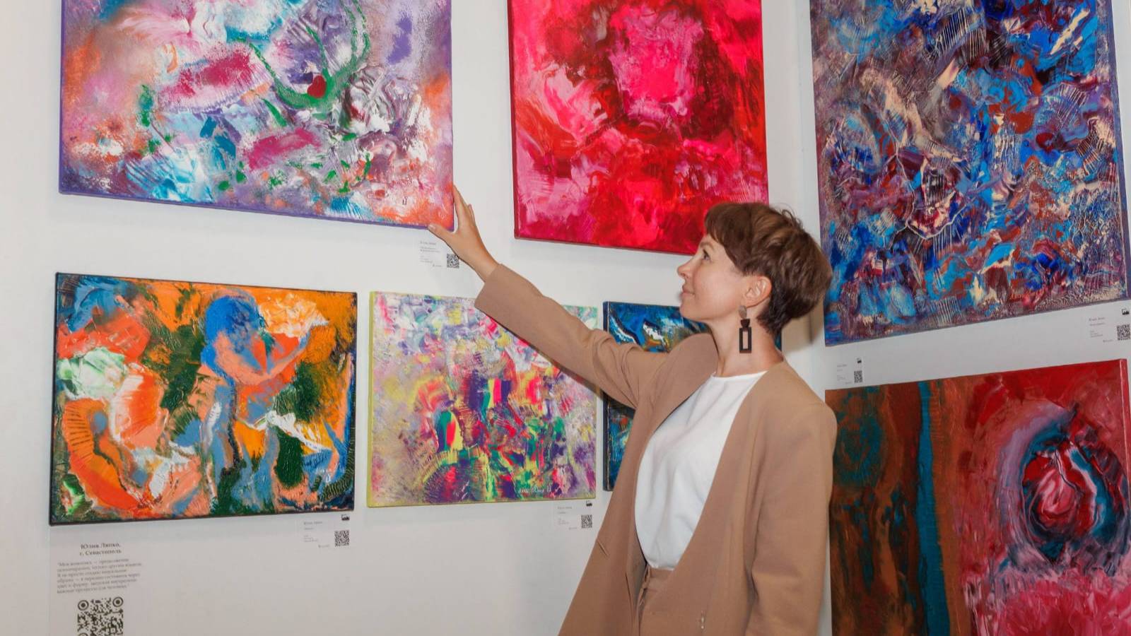 Художник Юлия Ляпко на интерьерной выставке "Русский дом"