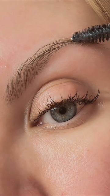 Прозрачный фиксирующий гель для бровей от итальянского бренда Face Nicobaggio professional make-up