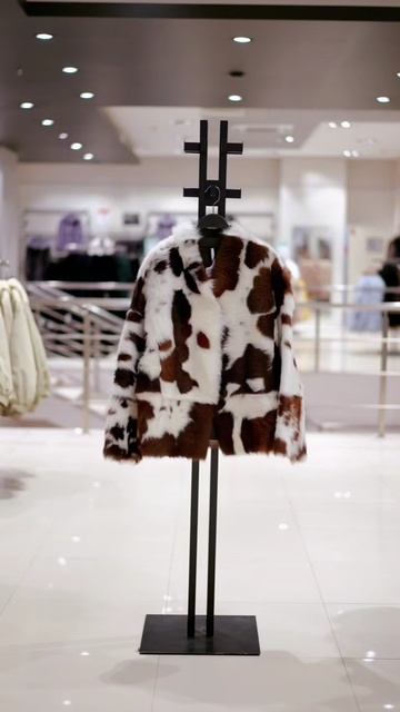 Сегодня Алиса — сама «Снежная королева».