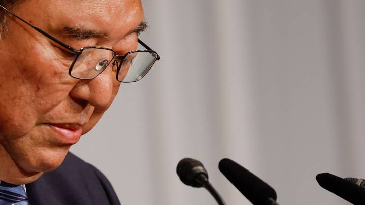 Правительство Японии ушло в отставку перед выборами нового премьера