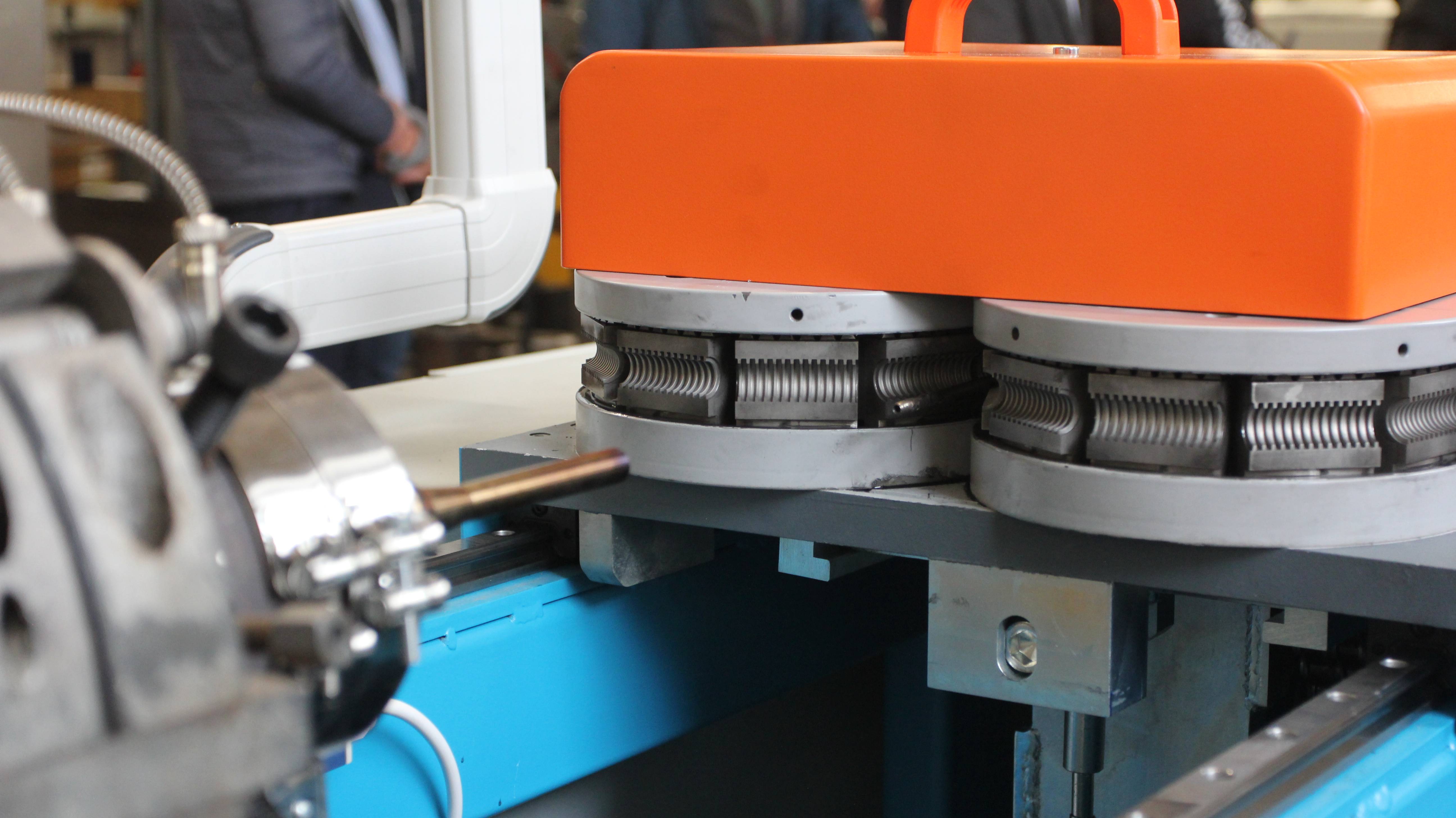 Гофратор APE для производства пластиковых труб из ПВХ, ПЭ и ПП.