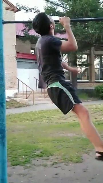 4 one arm pull ups, pull up