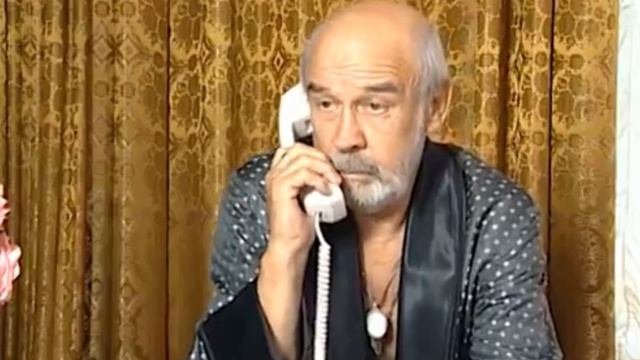 Антибиотик общается по телефону. Бандитский Петербург.