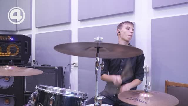 Многодетный отец превратил свою семью в музыкальный коллектив