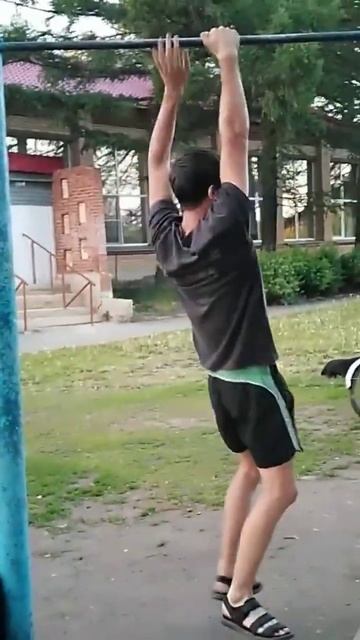 4 one arm pull ups (2 right arm, 2 left arm)