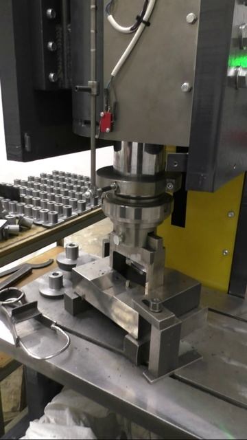 Гидравлический пресс 100 тонн в работе