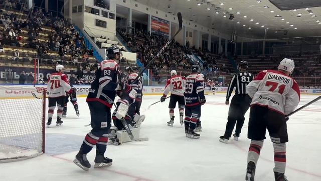 Саратовский «Кристалл» проиграл «Нефтянику» со счетом 2:4